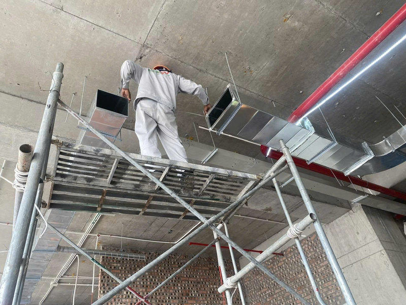 Hình ảnh thi công ống gió Sao Việt